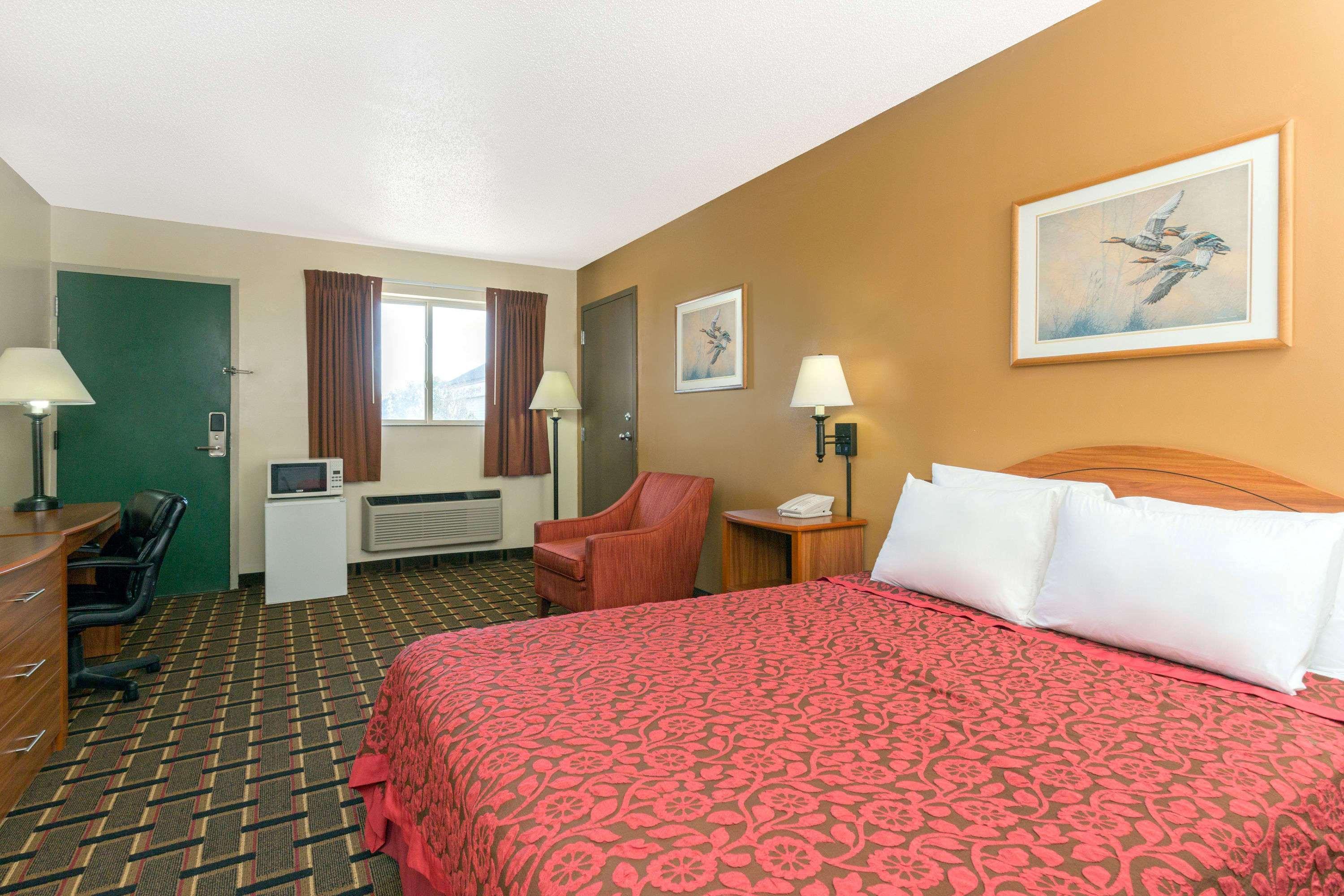 Days Inn By Wyndham Paxton Buitenkant foto