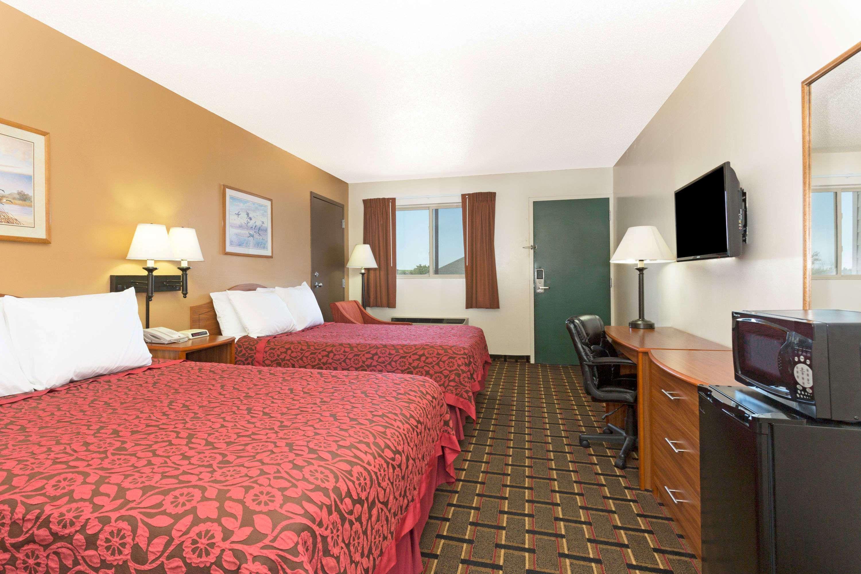 Days Inn By Wyndham Paxton Buitenkant foto