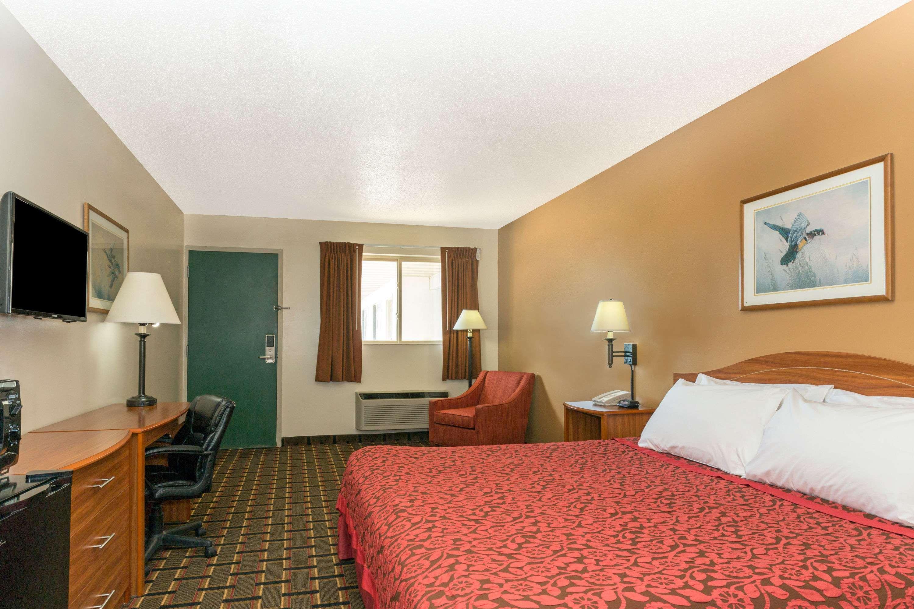 Days Inn By Wyndham Paxton Buitenkant foto
