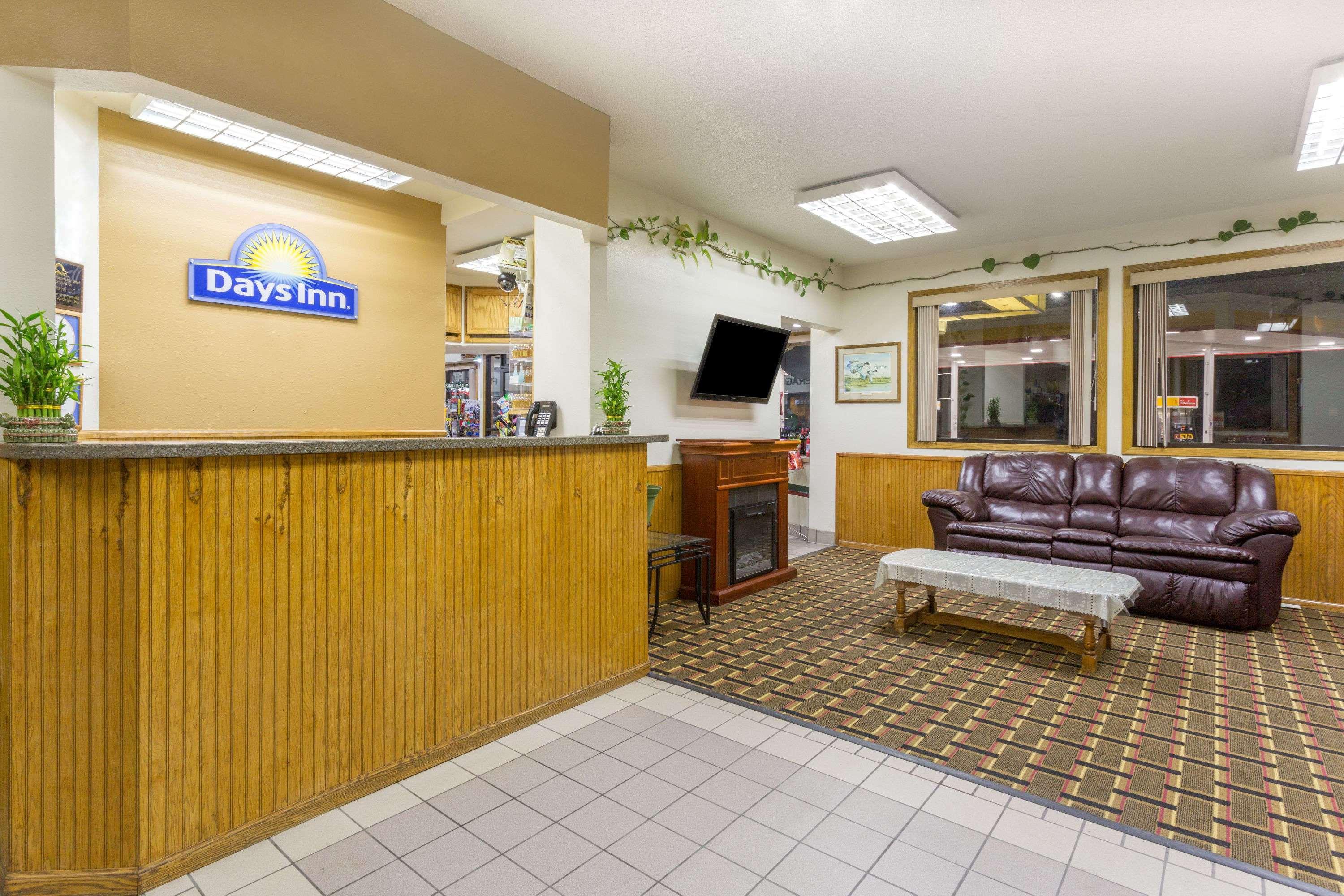 Days Inn By Wyndham Paxton Buitenkant foto